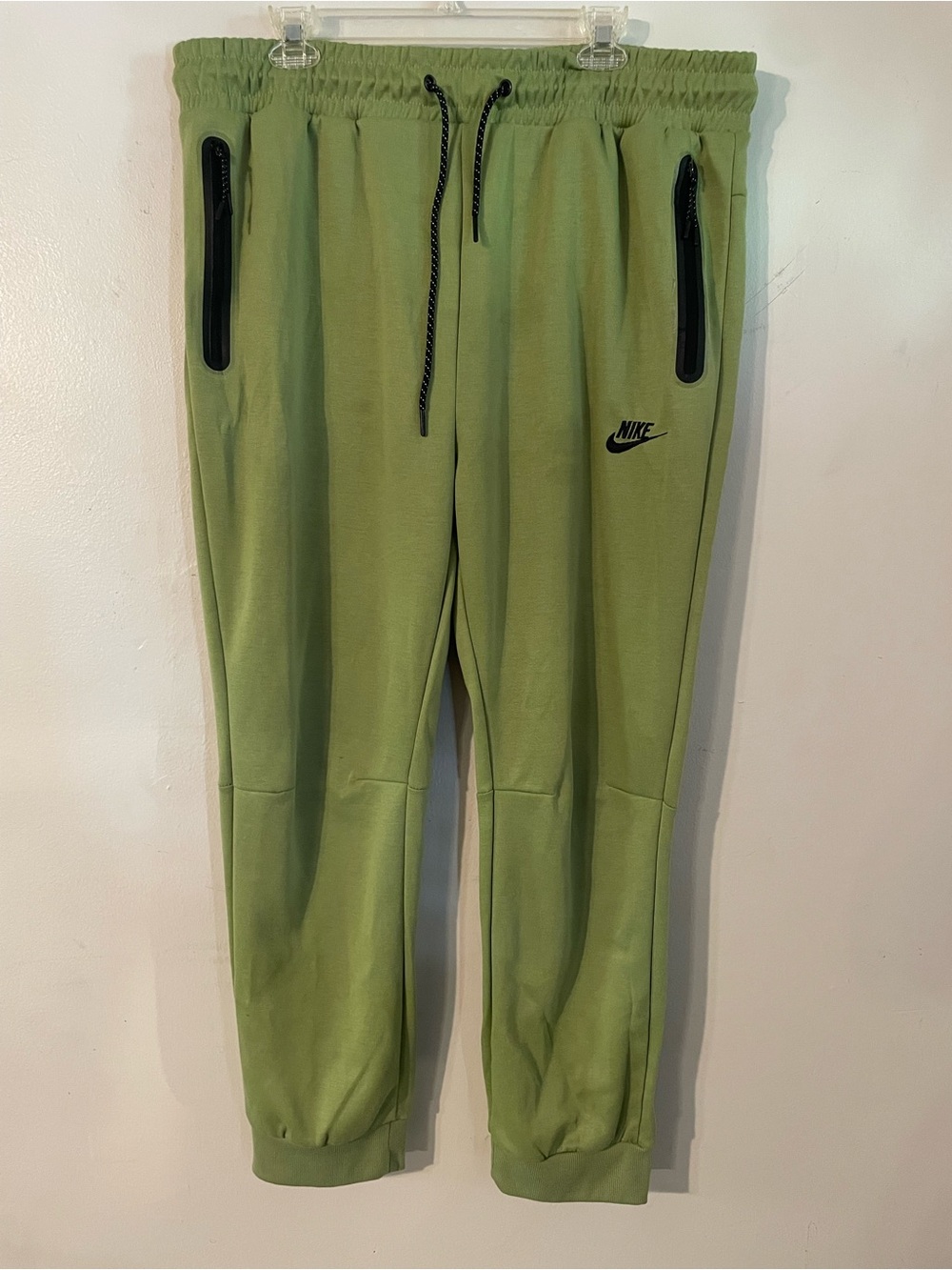 Nike Men’s 2XL Olive Green Jogger sportswear tech Pants with Black Accents